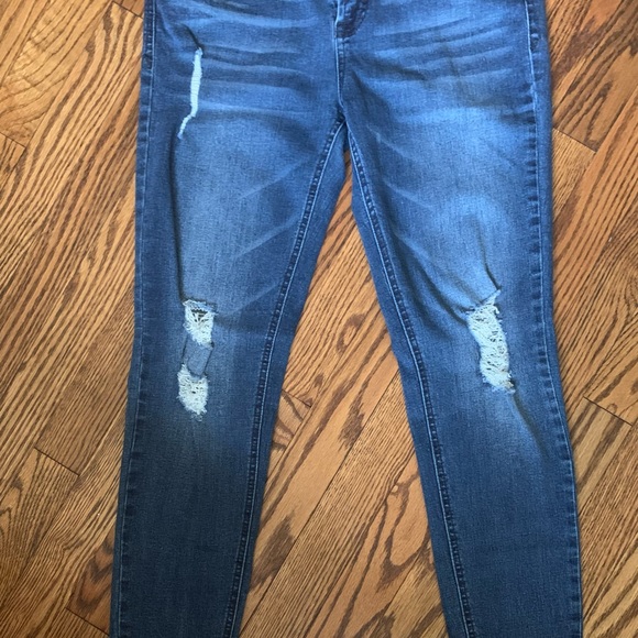 Kensie Mid-Rise distressed Skinny Jeans - Picture 8 of 11
